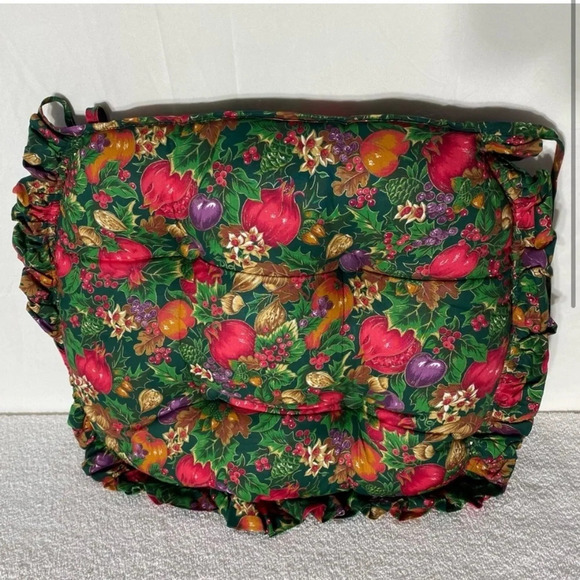 Vintage Green Red Vegetable Print  Tie On Chair Cushions With Ruffle Trim x2 - Picture 2 of 8
